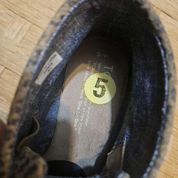 TOMS leopard pattern print sueded leather wedges Ankle size 5 - Picture 5 of 12